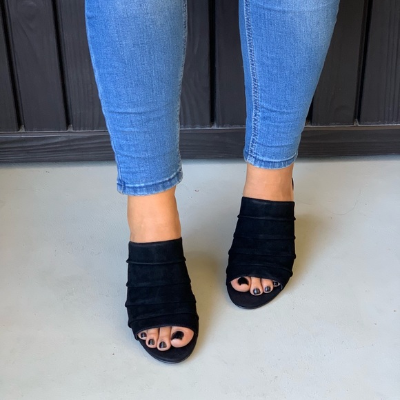 Black Peep Toe Slip On Ruched Block Heel Mule - Picture 2 of 6